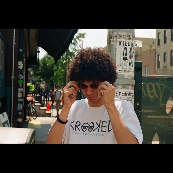 Guess: Transition Lense Glasses - Picture 2 of 3